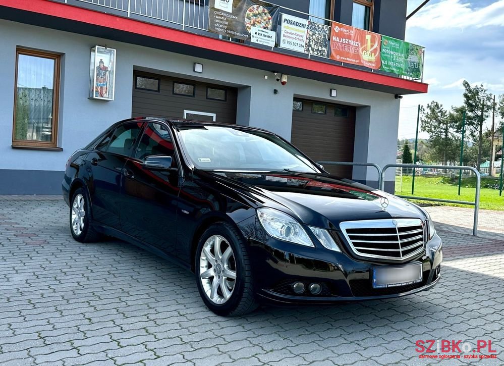 2011' Mercedes-Benz E-Class 220 photo #4