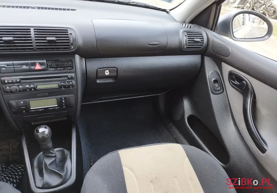 2004' SEAT Toledo photo #6