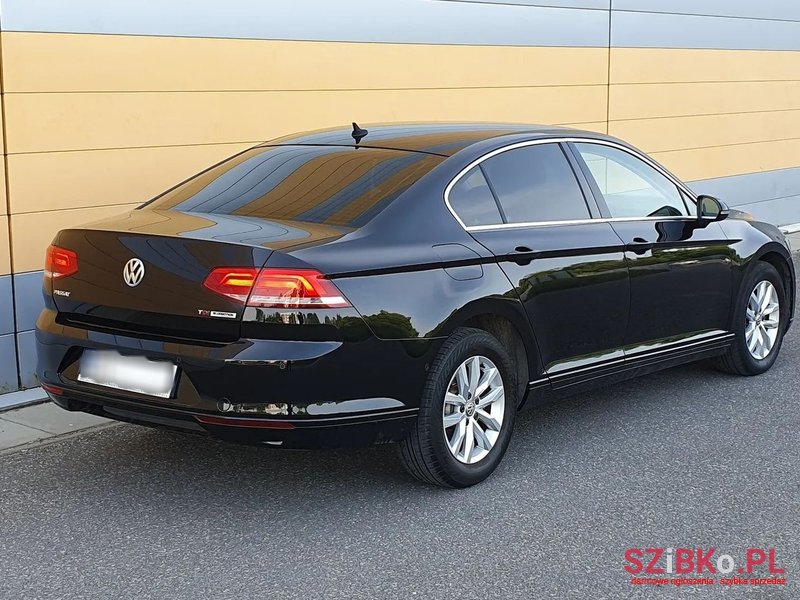 2016' Volkswagen Passat photo #5