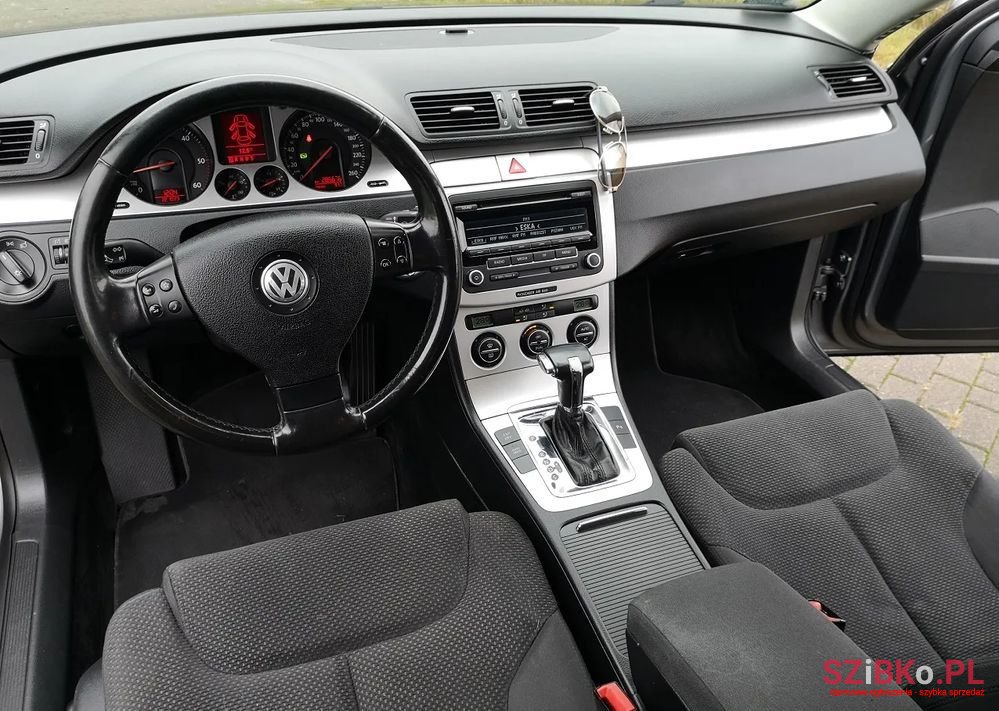 2007' Volkswagen Passat photo #5