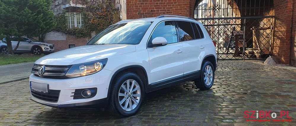 2011' Volkswagen Tiguan photo #2