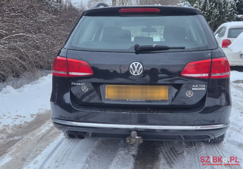 2011' Volkswagen Passat photo #5