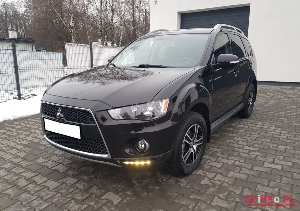 2010' Mitsubishi Outlander photo #1