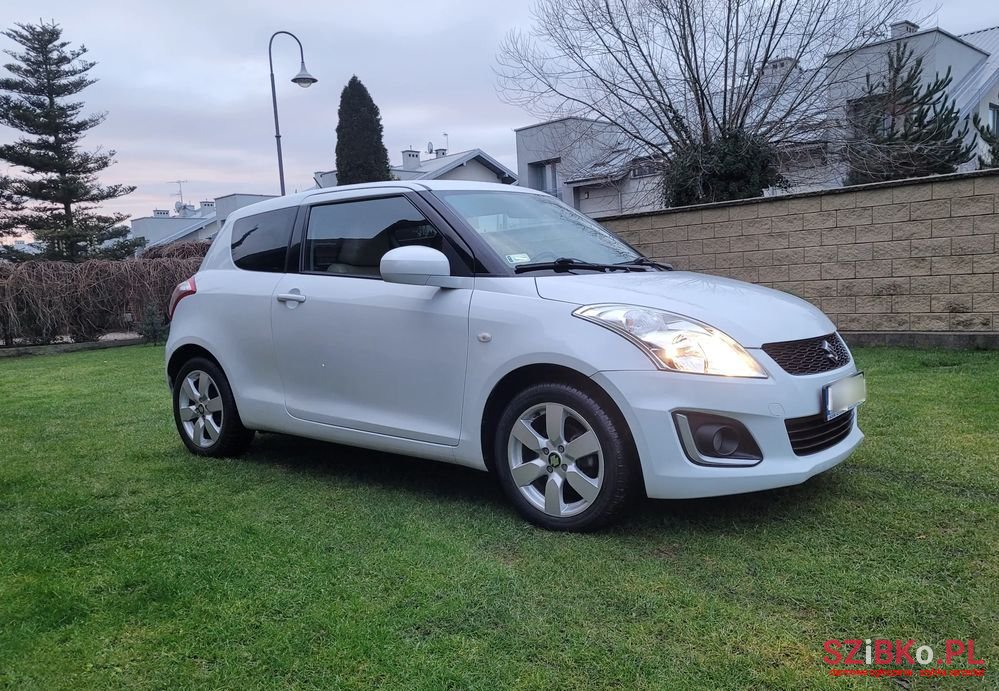 2015' Suzuki Swift 1.2 Premium photo #3