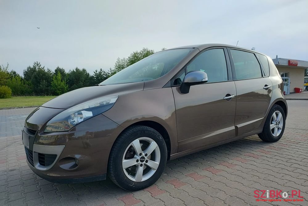 2010' Renault Scenic photo #4