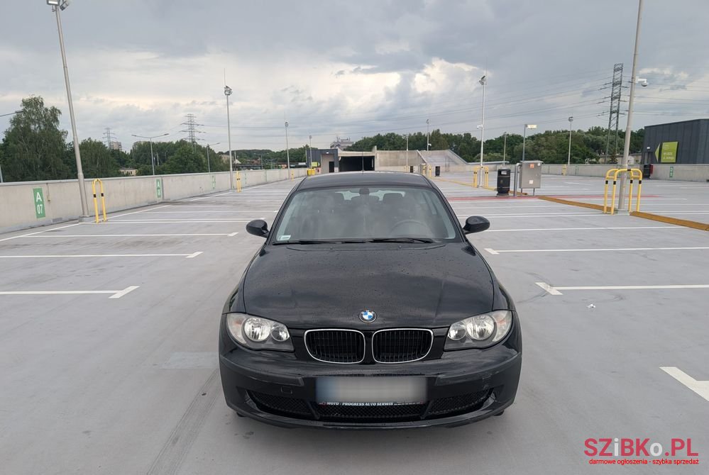 2009' BMW 1 Series 116I photo #5