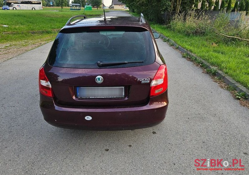 2010' Skoda Fabia 1.2 Tsi Classic photo #5