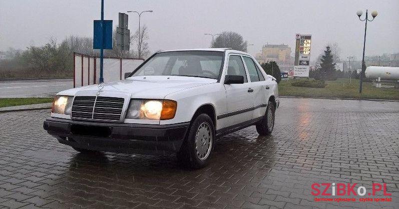 1988' Mercedes-Benz W124 photo #2