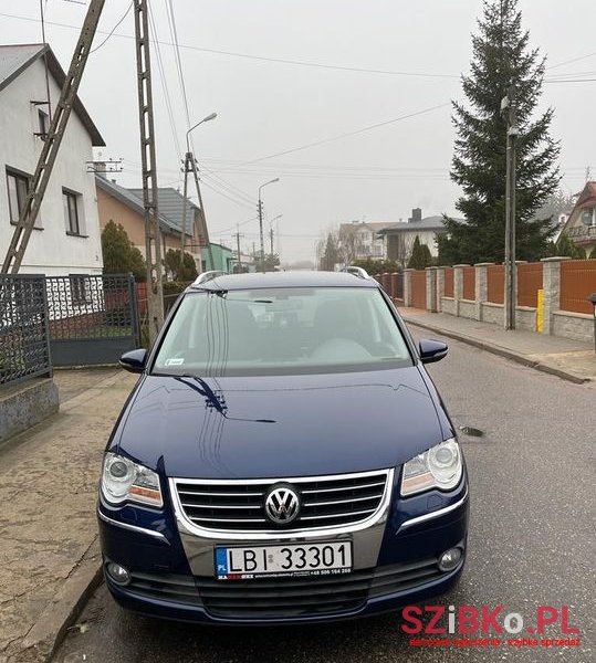 2009' Volkswagen Touran photo #3
