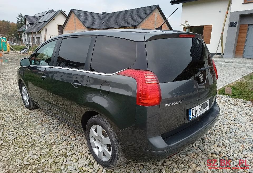 2012' Peugeot 5008 photo #4