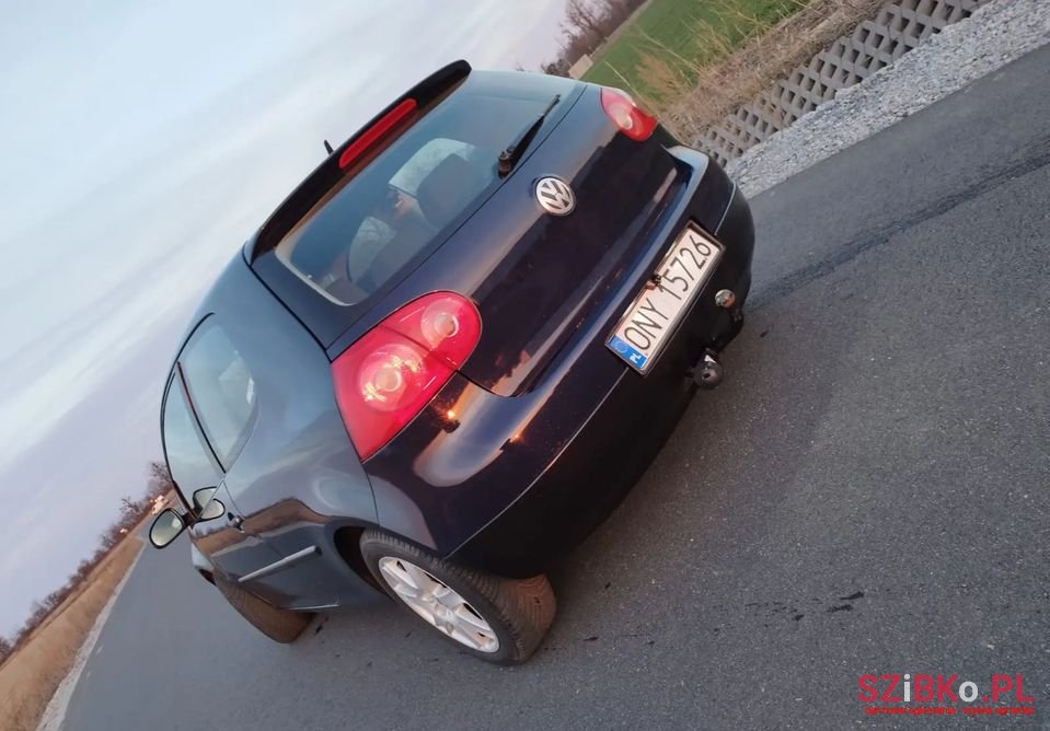 2005' Volkswagen Golf photo #3