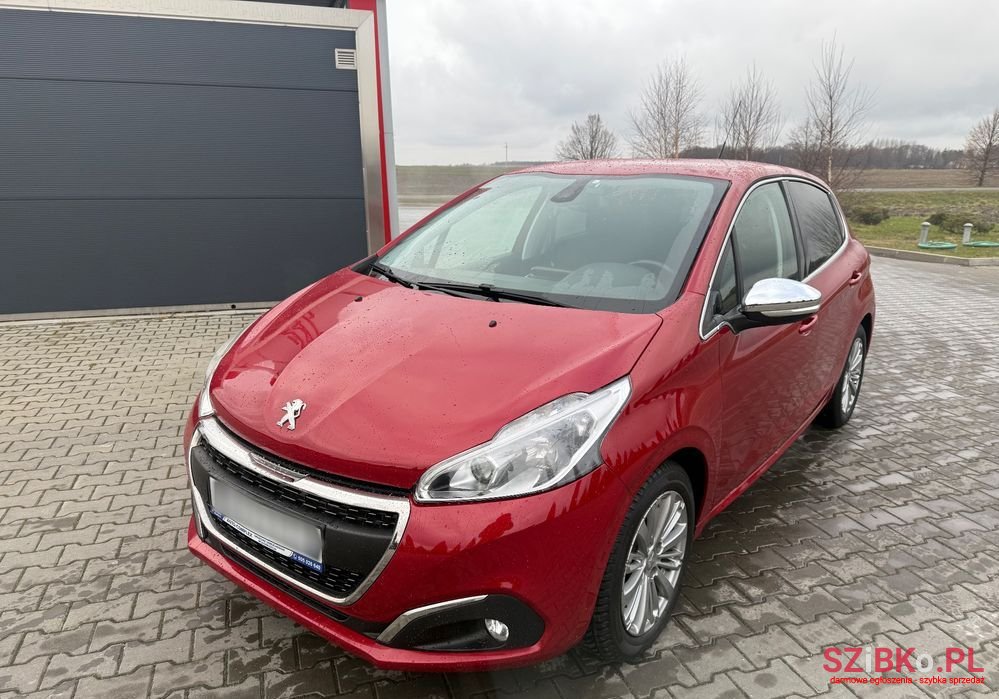 2015' Peugeot 208 1.2 Puretech Allure photo #2