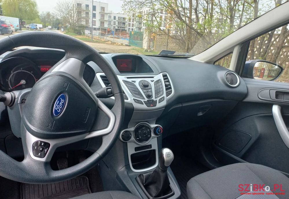 2012' Ford Fiesta photo #4