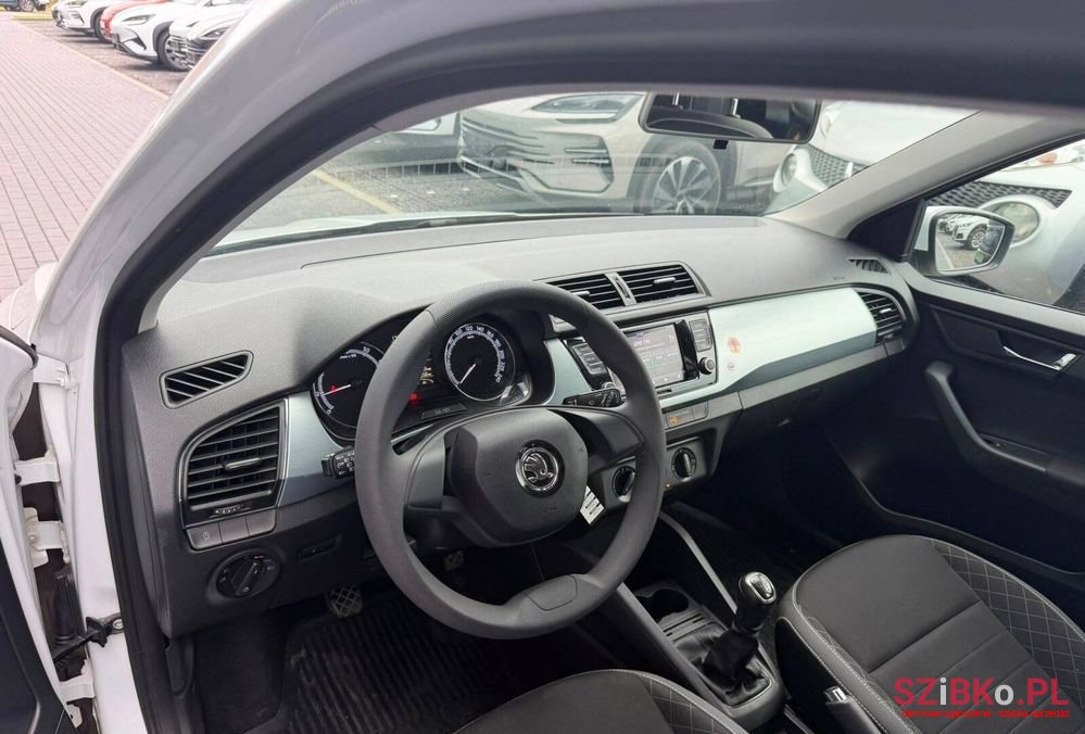 2020' Skoda Fabia 1.0 Tsi Ambition photo #3