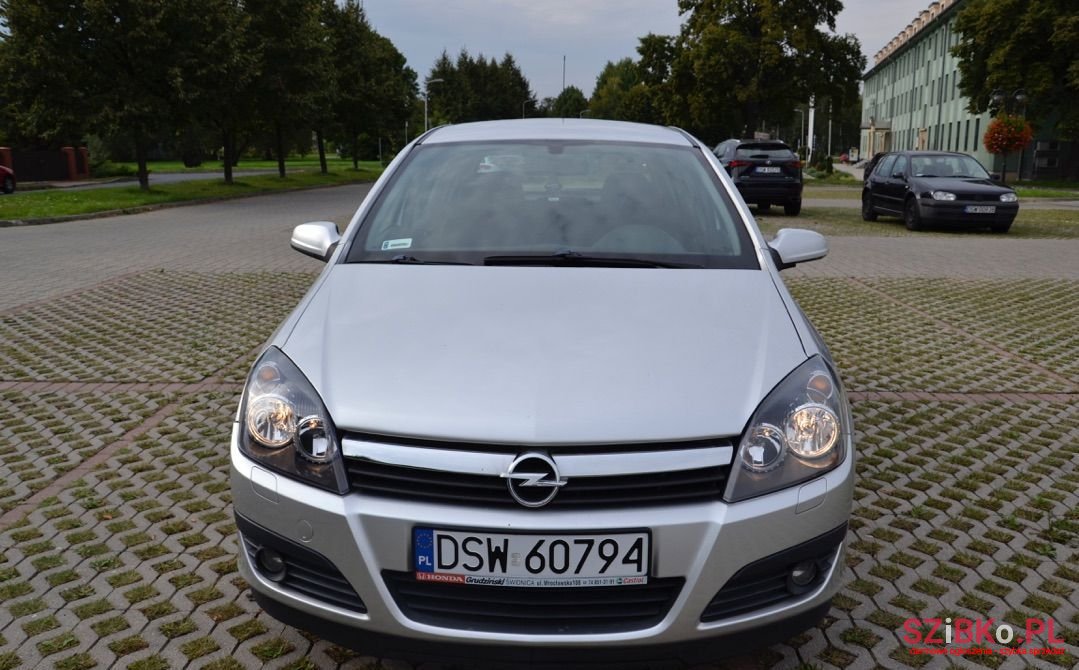 2006' Opel Astra photo #2