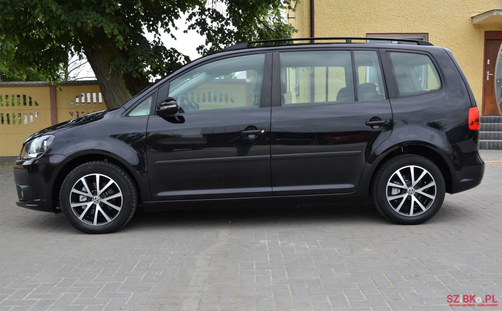 2012' Volkswagen Touran photo #3