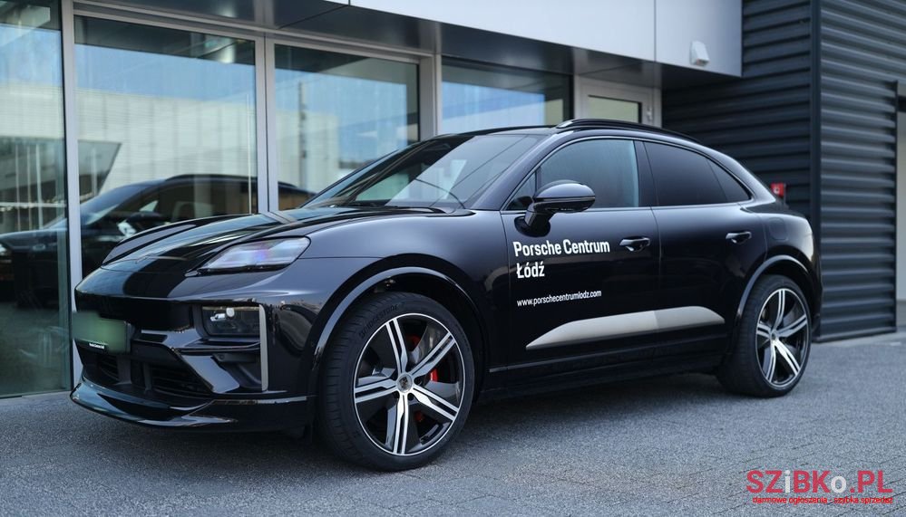 2024' Porsche Macan photo #2