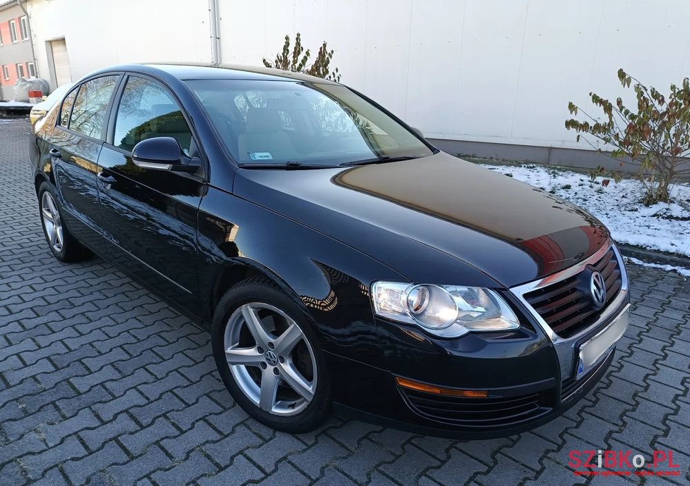 2005' Volkswagen Passat photo #2