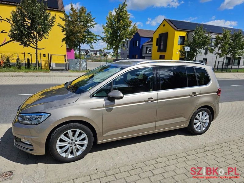 2016' Volkswagen Touran photo #1