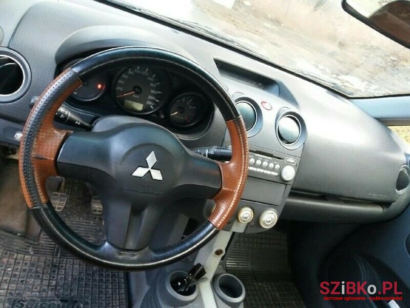 2007' Mitsubishi Colt photo #3