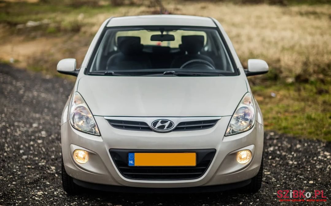 2010' Hyundai i20 photo #3