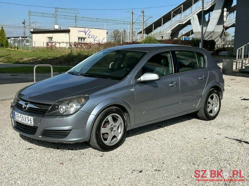 2005' Opel Astra photo #1