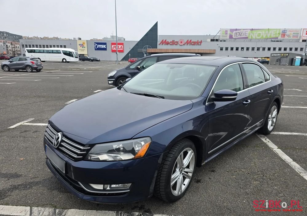 2013' Volkswagen Passat photo #1