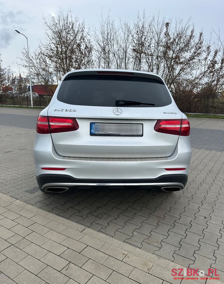 2016' Mercedes-Benz GLC photo #3