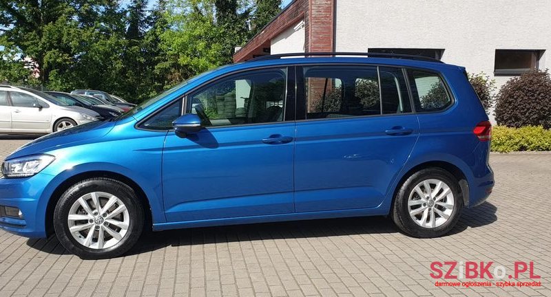 2018' Volkswagen Touran photo #3