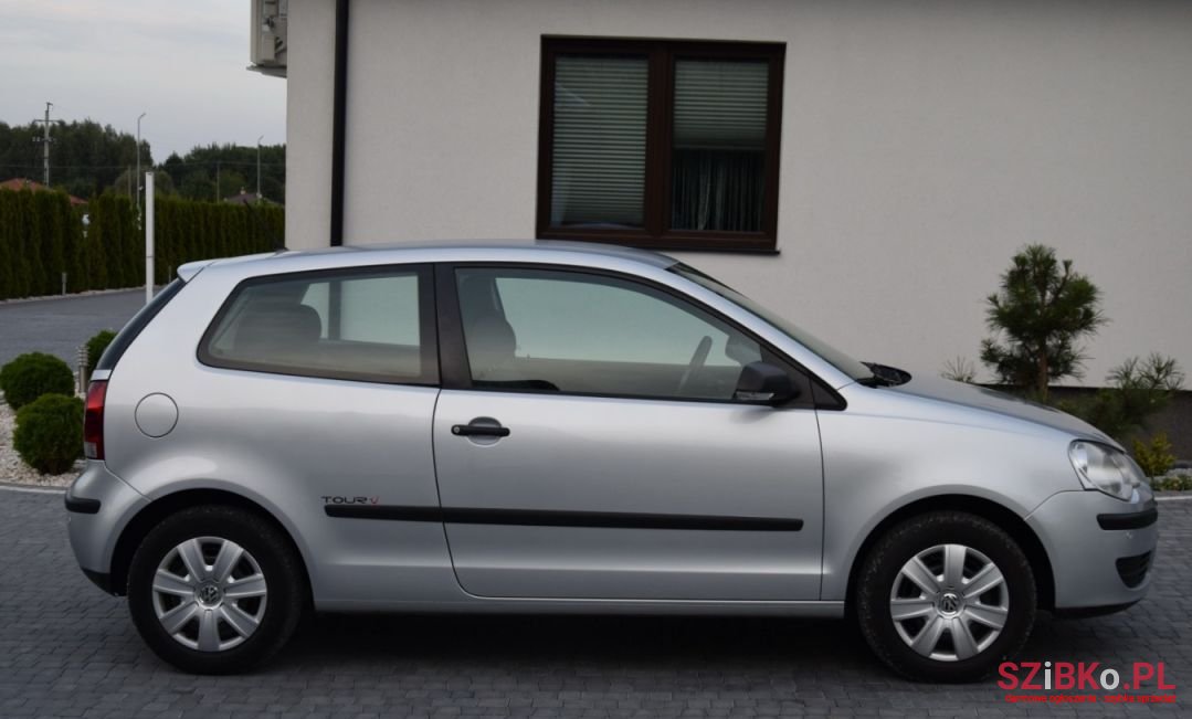 2008' Volkswagen Polo photo #3