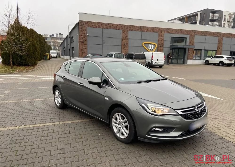 2019' Opel Astra photo #2