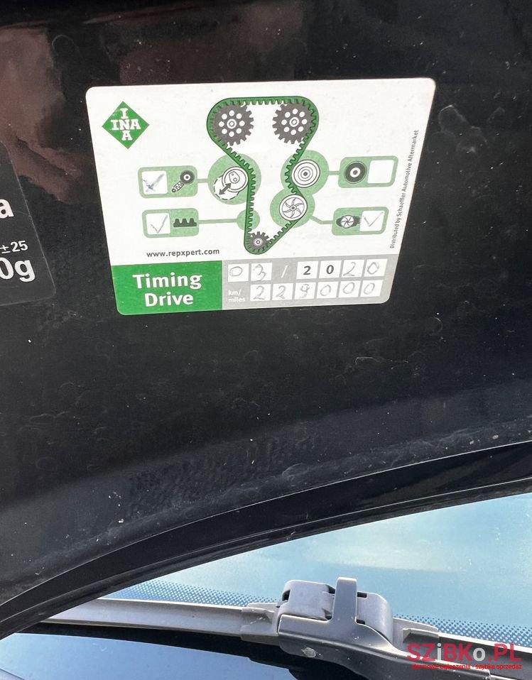 2002' Volkswagen Passat 1.6 Basis photo #2