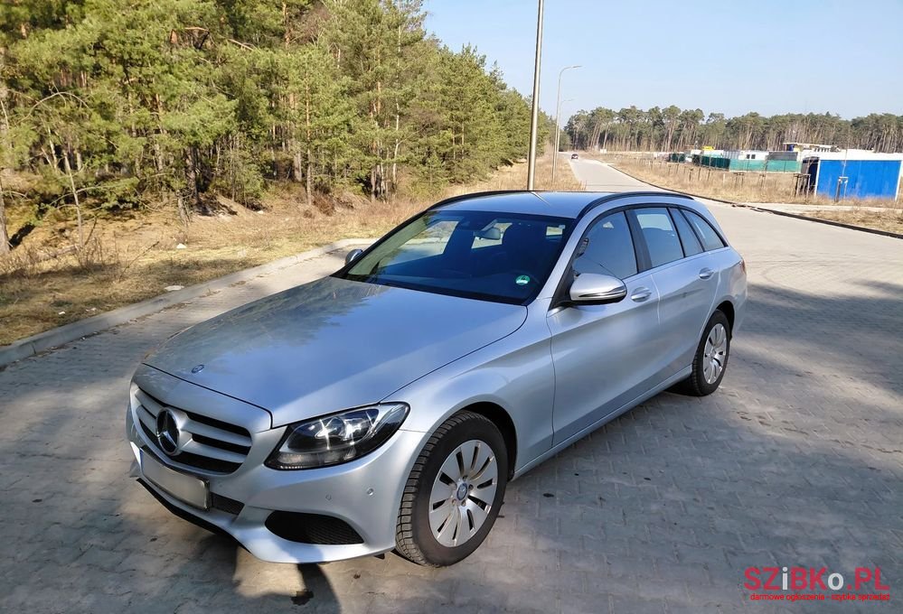 2016' Mercedes-Benz C-Class 200 photo #1