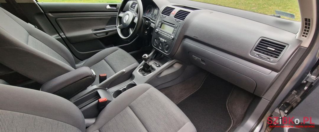 2005' Volkswagen Golf photo #6