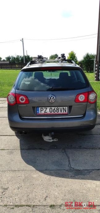 2005' Volkswagen Passat photo #4