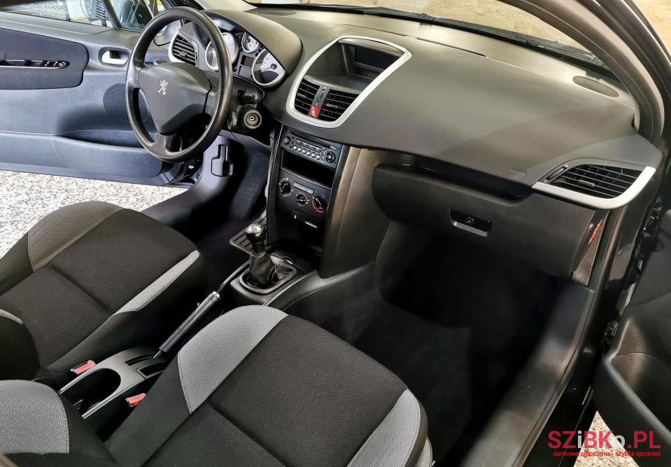 2007' Peugeot 207 Sporty photo #6