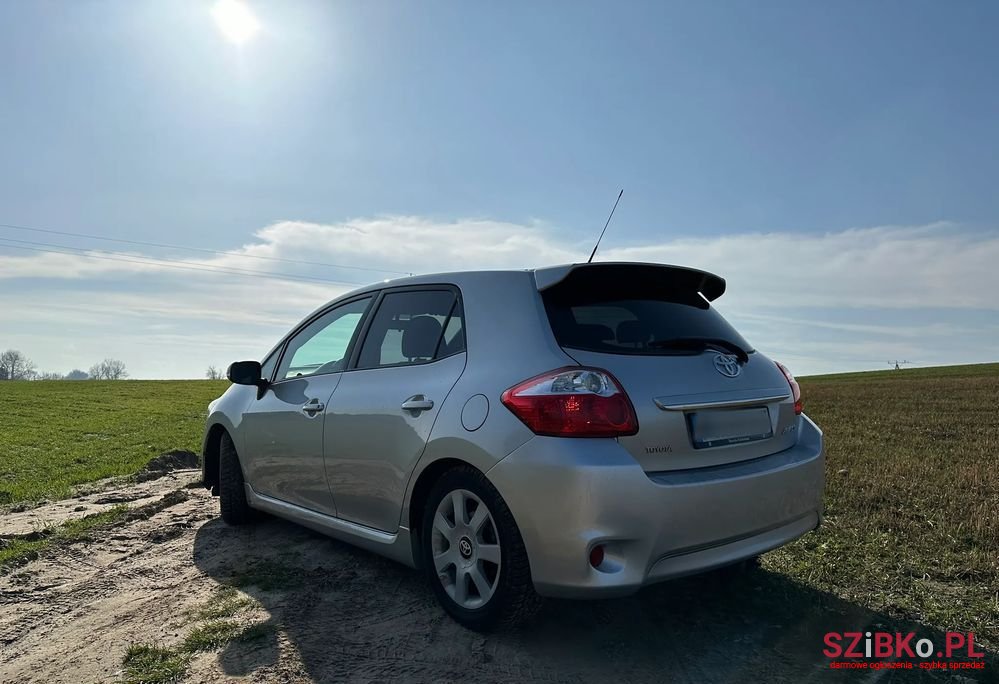 2012' Toyota Auris photo #3