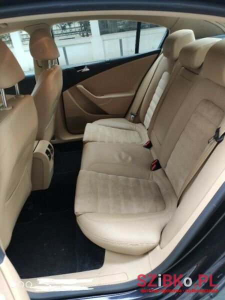 2007' Volkswagen Passat photo #2