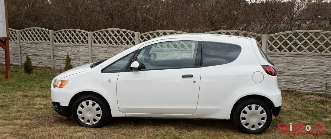 2009' Mitsubishi Colt photo #3