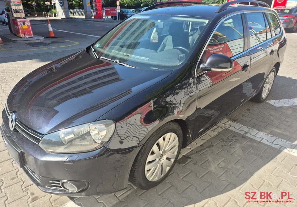 2010' Volkswagen Golf photo #1