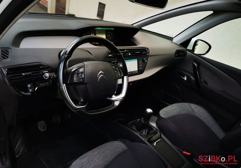 2017' Citroen C4 Picasso photo #6
