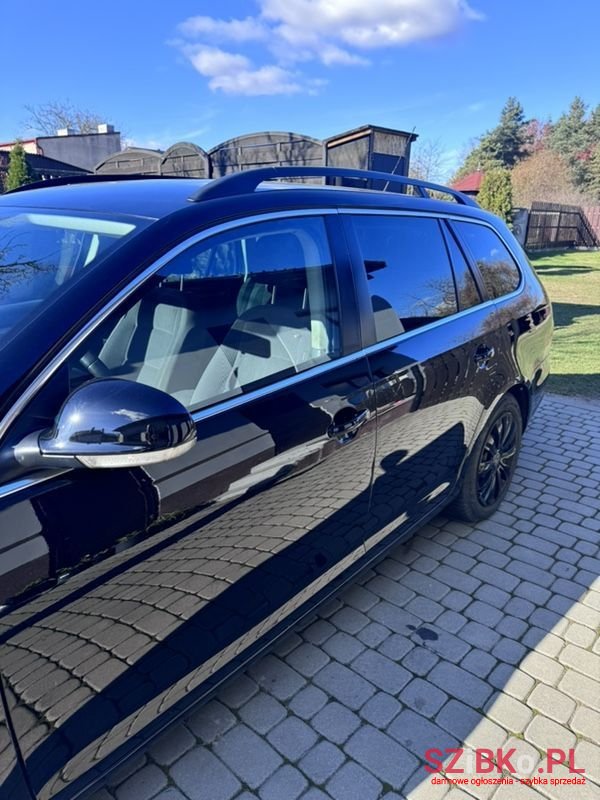 2008' Volkswagen Golf photo #2