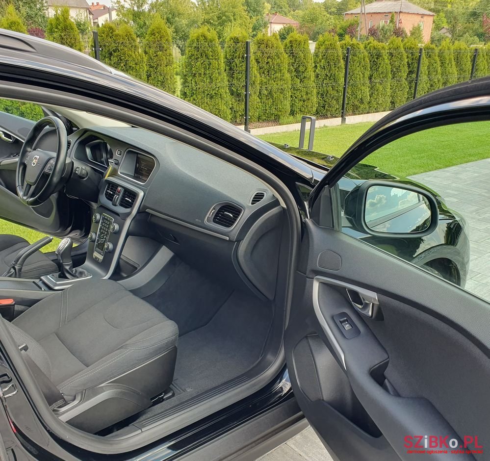 2013' Volvo V40 Cross Country D2 photo #2