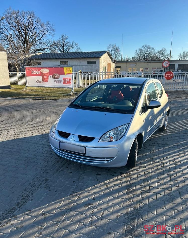 2005' Mitsubishi Colt photo #2