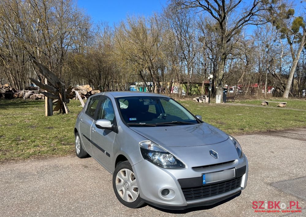 2010' Renault Clio photo #1