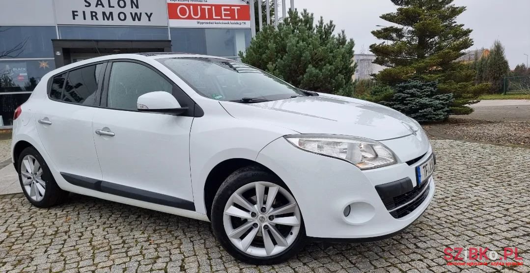 2011' Renault Megane photo #2