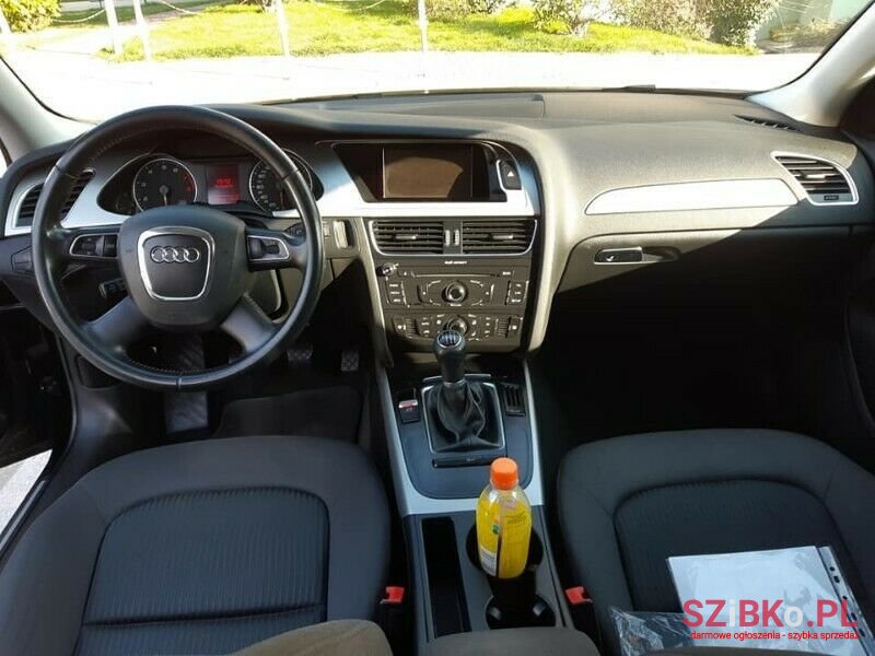 2010' Audi A4 photo #2