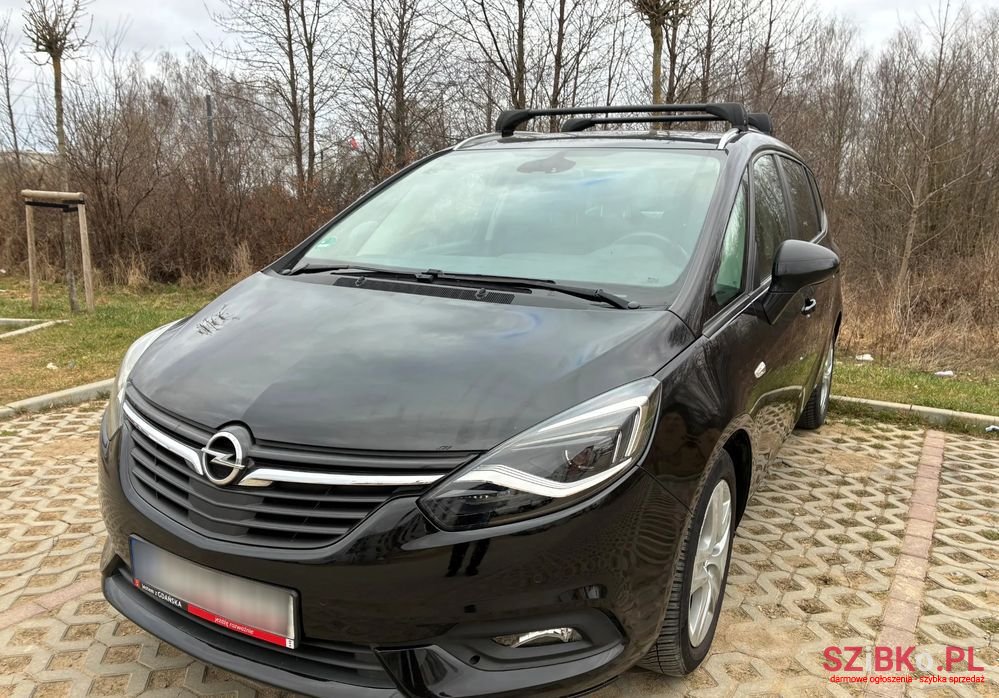 2017' Opel Zafira photo #1
