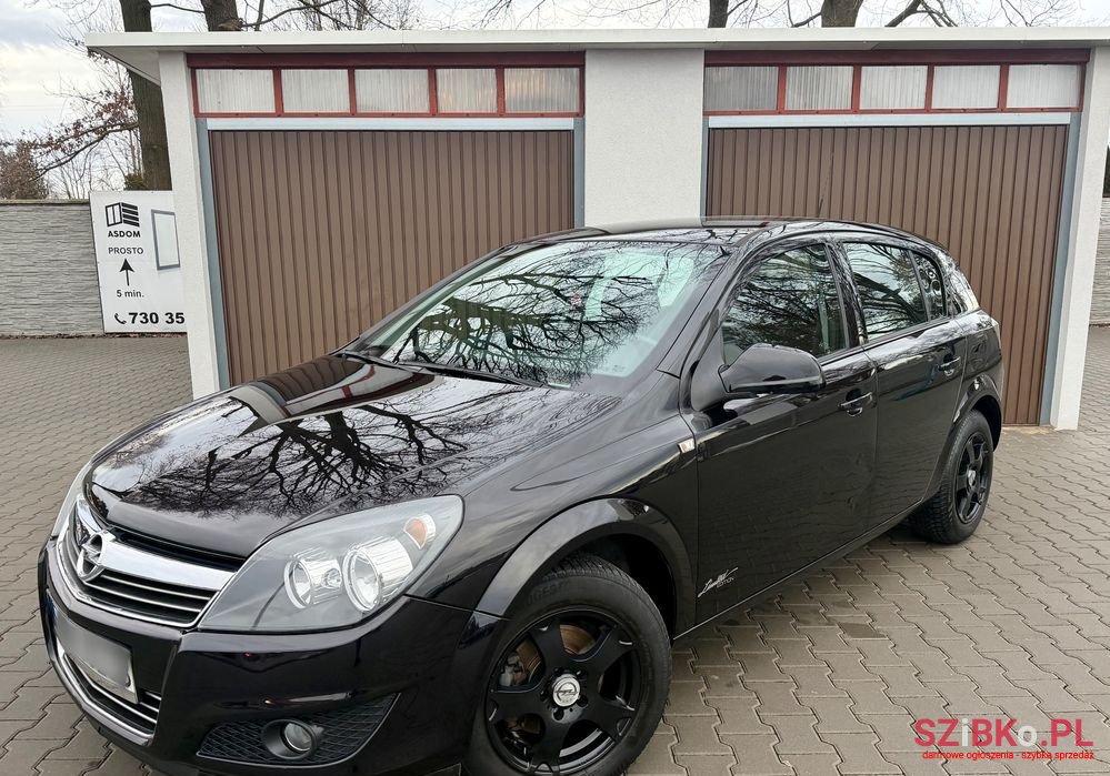 2011' Opel Astra 1.6 Active photo #2