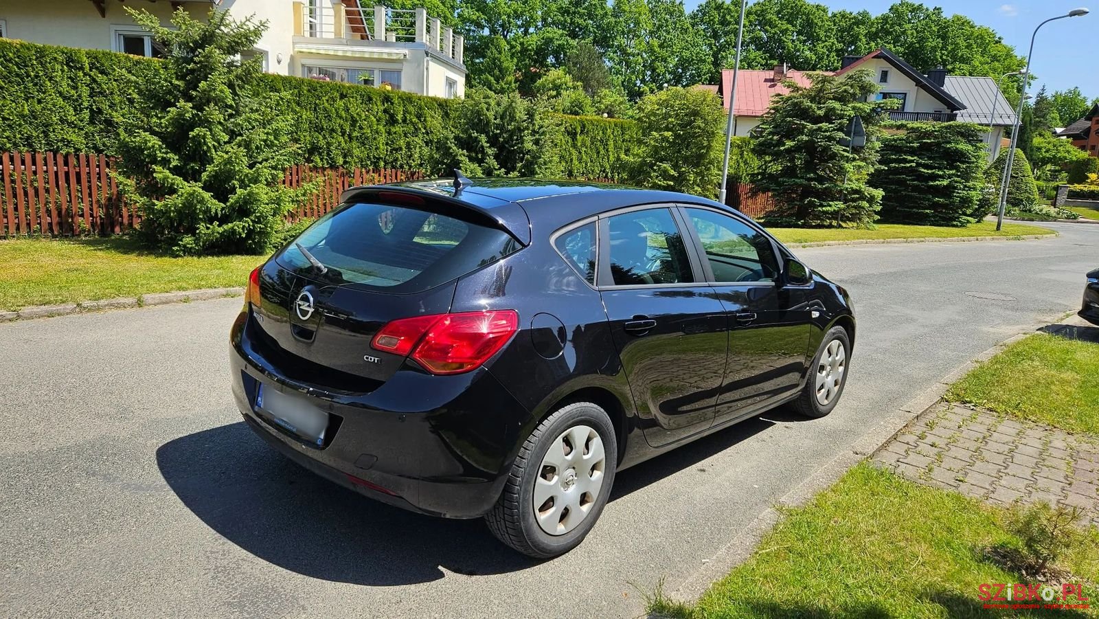 2010' Opel Astra photo #3